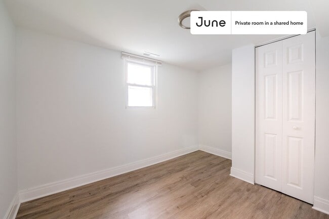 Building Photo - Room in Shared 4 bed/2 bath home