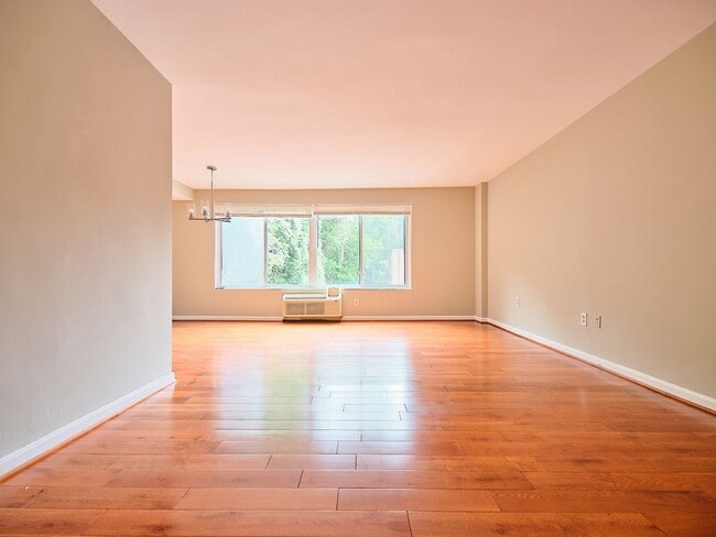 Building Photo - 4114 Davis Pl NW