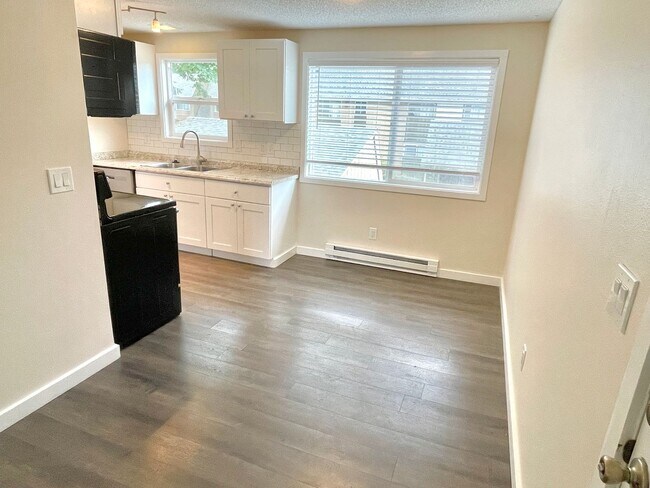 Foto del edificio - Newly renovated 2 bedroom condo with off-s...