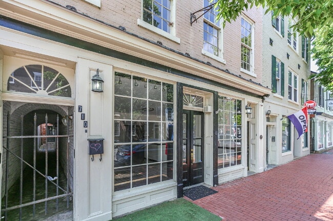 Building Photo - 710 Caroline St