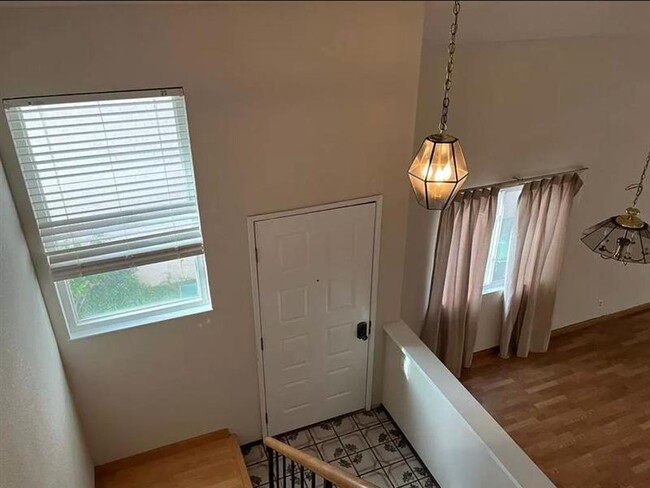 Foto del edificio - Gorgeous 3 bed, 2.5 bath single-family house