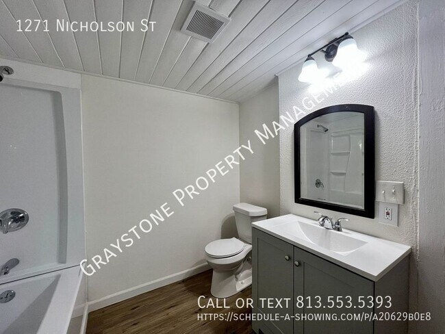 Building Photo - Beautiful  studio efficiency in Clearwater...