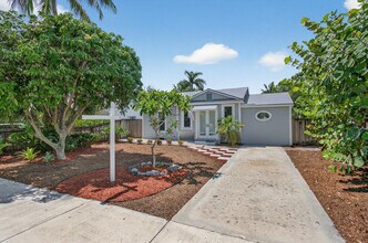 Building Photo - 817 N Palmway