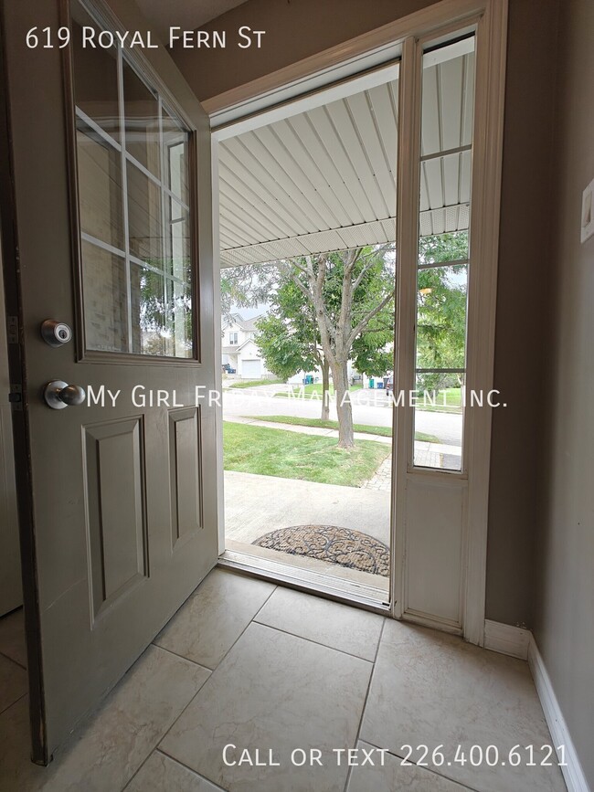 Building Photo - 619 Royal Fern St