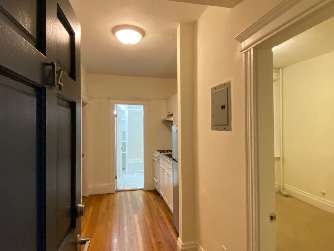 Primary Photo - Nice 2 bed in Brighton