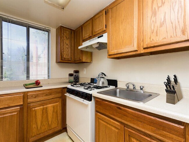Foto del edificio - Friendship Courts Apartments