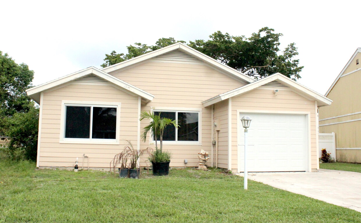 Primary Photo - 4759 Brook Dr