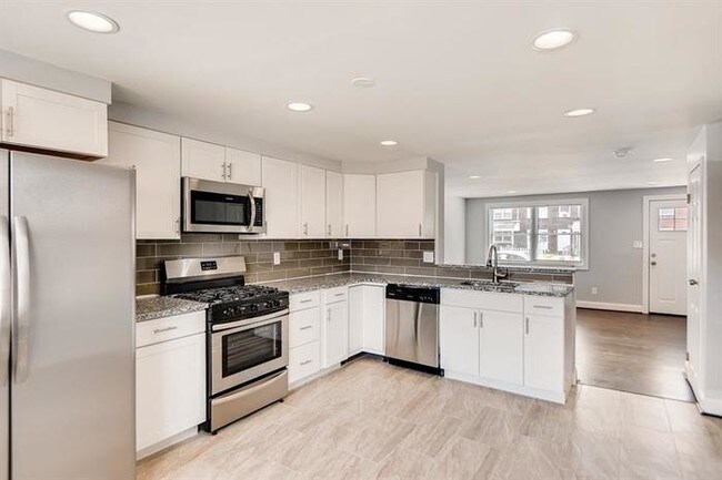 Building Photo - 7846 St Claire Ln, Baltimore, MD 21222