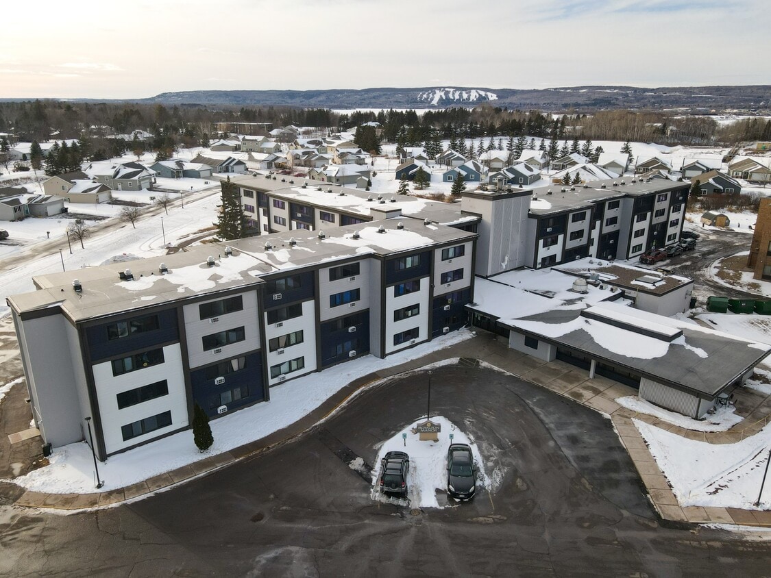 Building Photo - Park Royale Apartments