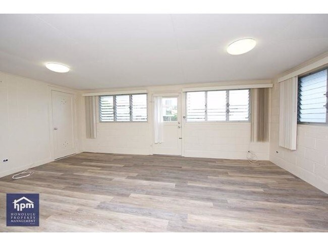 Building Photo - 2026 Bachelot St