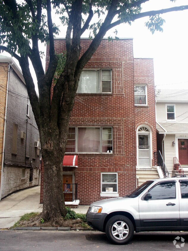 Primary Photo - 2913 Coddington Ave