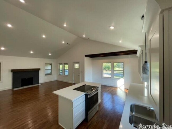 Foto del edificio - 317 Castleberry Rd