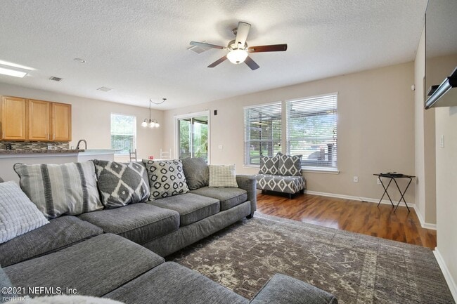Building Photo - 5 br, 3 bath House - 1631 Majestic View Ln