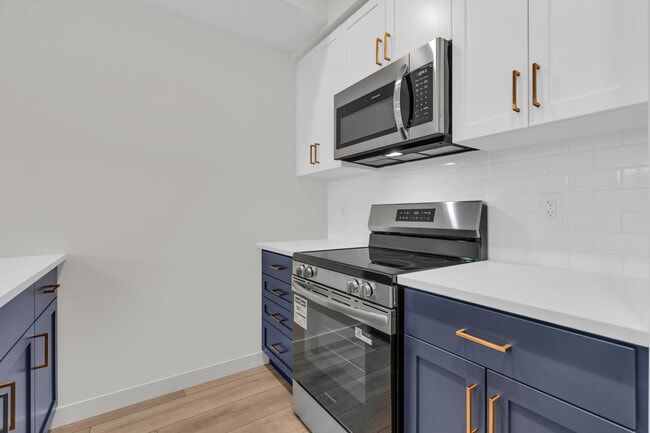 Building Photo - 824 Woolwich St