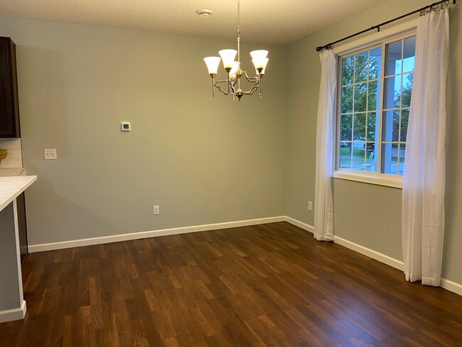 Building Photo - 202 River Woods Dr