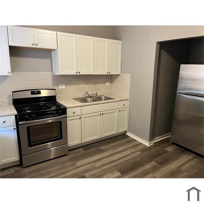 Photo - 6657 S Minerva Ave (Chicago, IL) Apartment