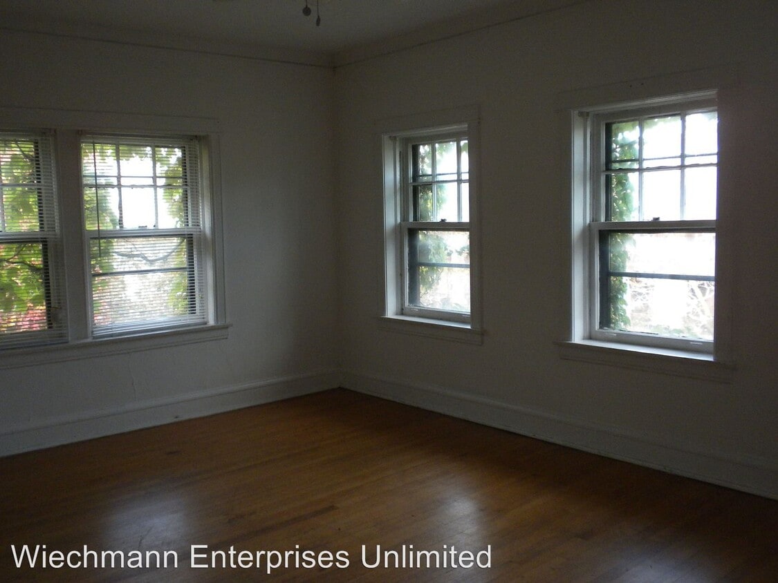 Primary Photo - 2577 N Stowell Ave