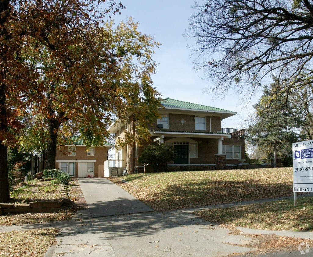 Primary Photo - 720 N Main St
