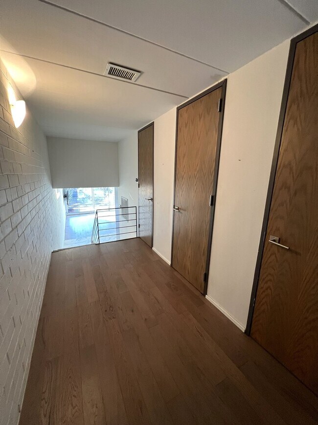 Foto del edificio - 630 Vernon Ave