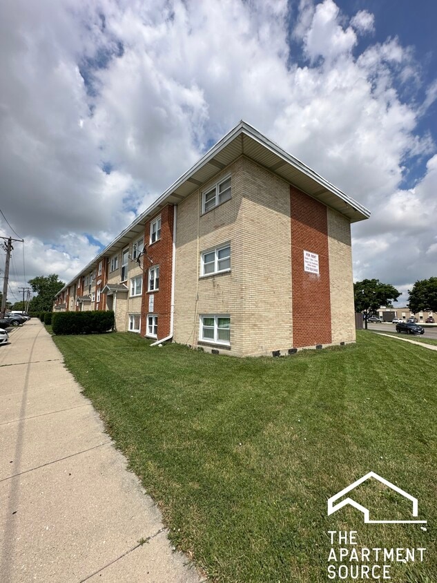 Building Photo - 9620 Ivanhoe Ave