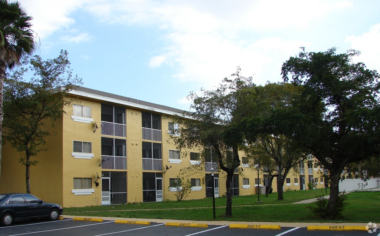 Primary Photo - Westview Apartments