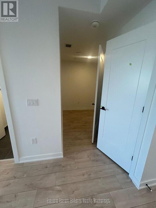 Photo du bâtiment - 720 Whitlock Ave