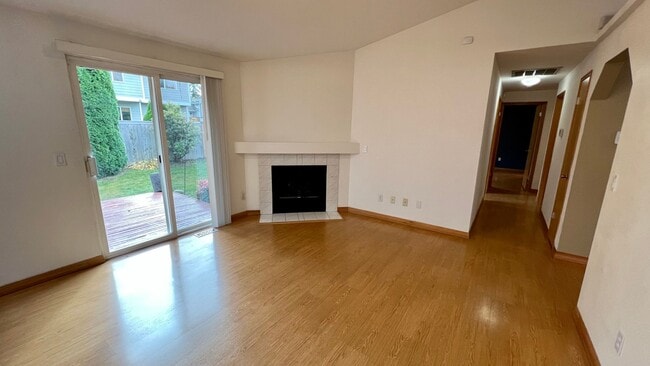 Building Photo - Lovely Rambler Home, Available NOW
