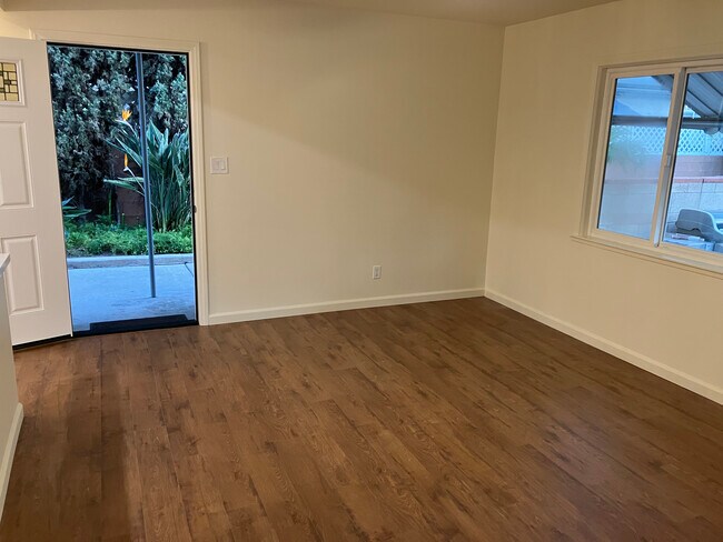 Family/Living Room - 3162 Juniper St
