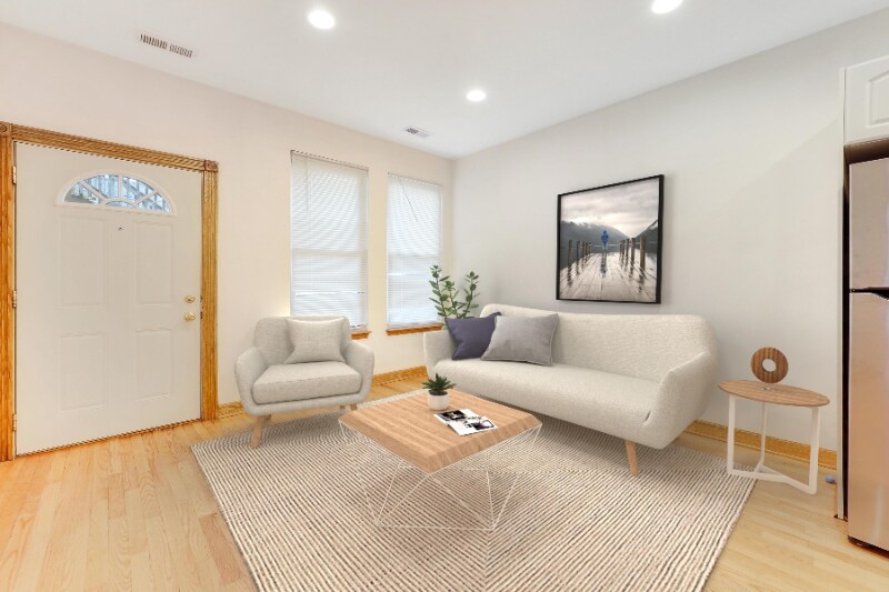 Foto principal - 2425 N Greenview Ave