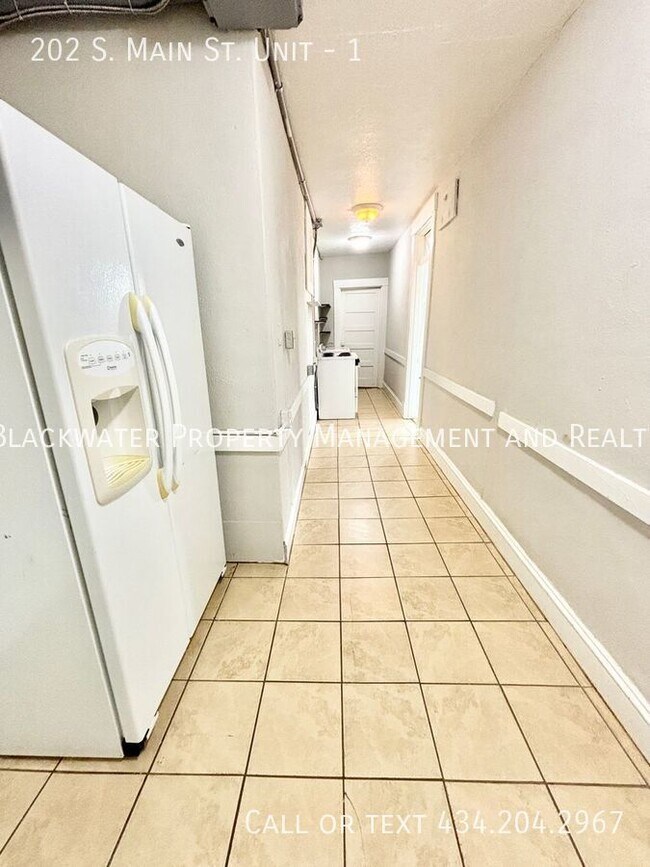 Building Photo - 1 Bedroom Apartment in Downtown Amherst!