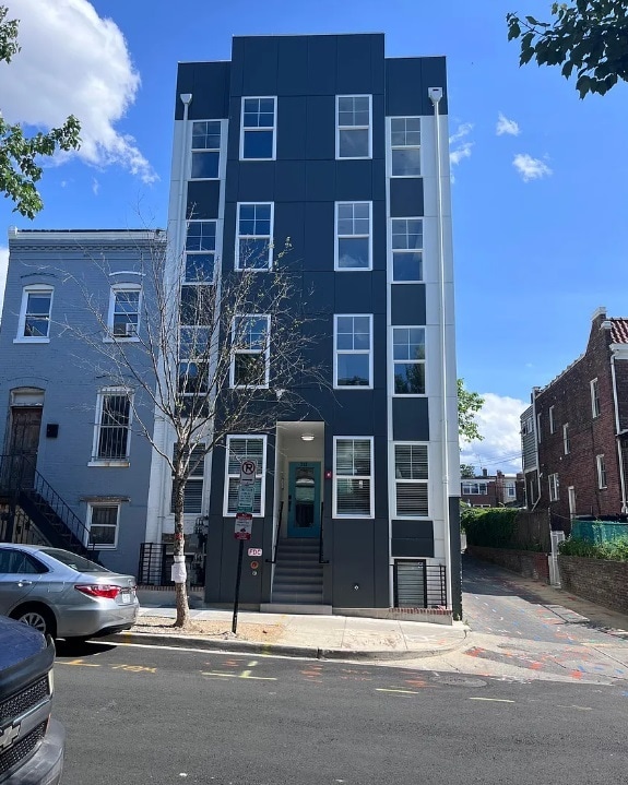 Building Photo - 712 Girard St NW