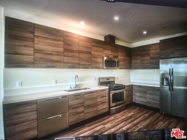 Foto del edificio - 5327 Hermitage Ave