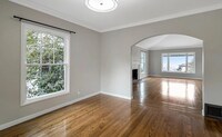 Beautiful Home in Upper Oakmore!