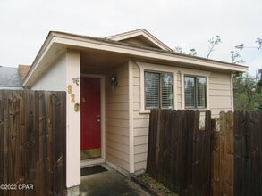 Building Photo - 820 Premier Dr