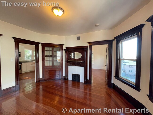 Building Photo - Somerville/Magoun Sq 4 BR, 2 Baths- Parkin...