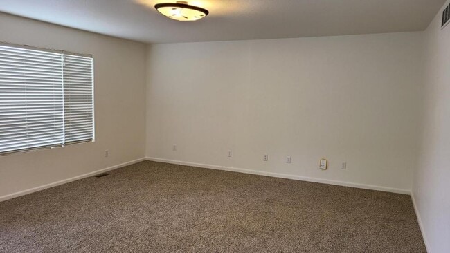 Foto del edificio - 1321 Red Mountain Dr