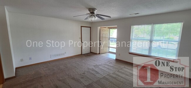 Building Photo - Beautiful 4 Bedroom 2 Bathroom in Grain Valley!