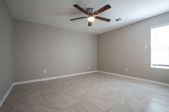 Building Photo - 16042 Bear Hill Dr