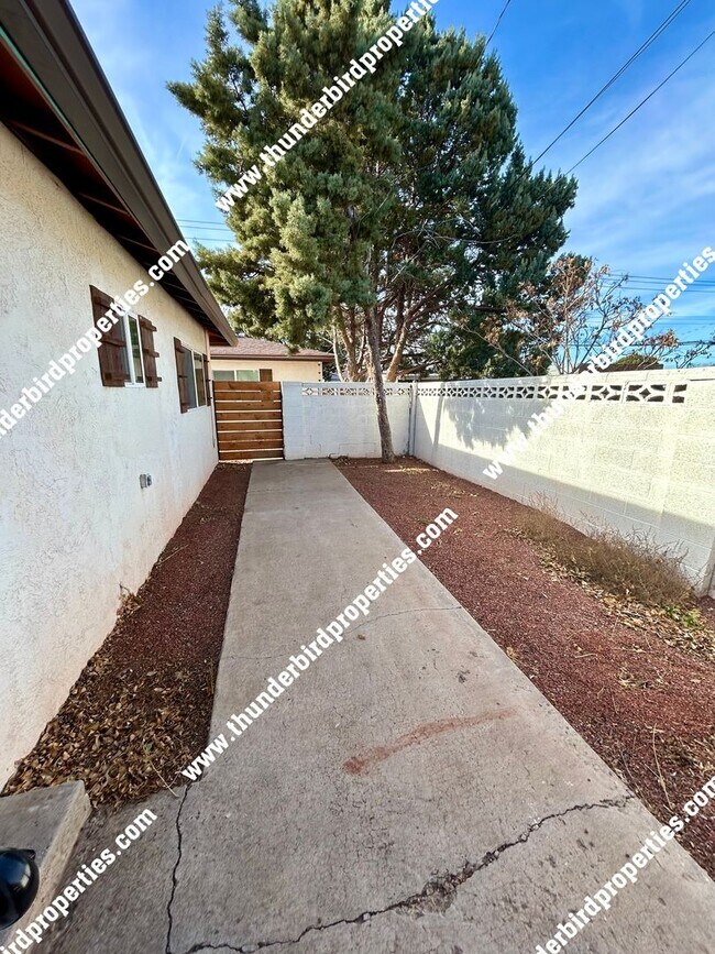 Foto del edificio - 1307 San Mateo Blvd SE