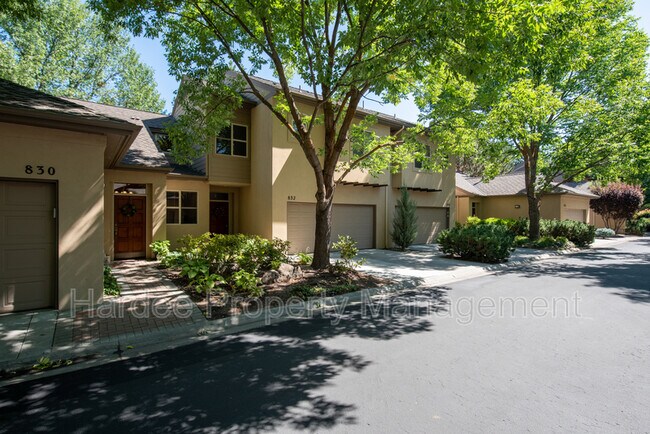 Building Photo - 830 E Riverpark Ln
