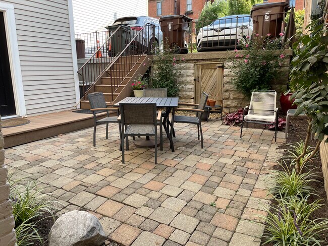 Patio trasero - 225 Riverside Dr