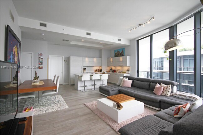 Foto del edificio - 45 SW 9th St