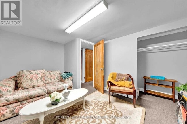 Building Photo - 996 Bayview Ave