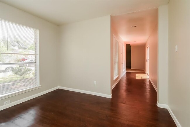 Building Photo - 3014 Misty Park Dr