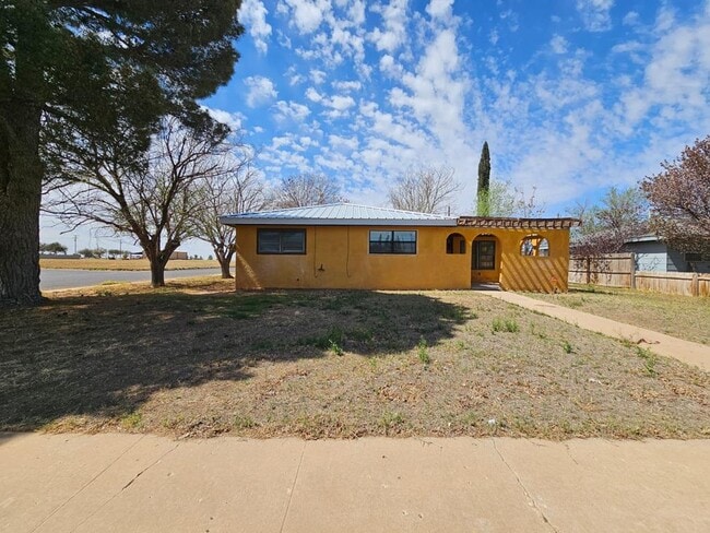 Building Photo - 601 NW 12th Pl