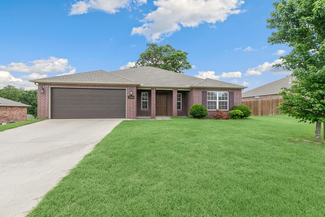 Primary Photo - 3948 Cottonwood Spring Cove