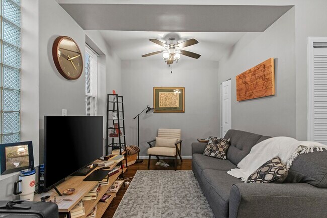 Foto del edificio - 2348 W Moffat St