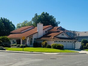 Building Photo - 2845 Queens Way