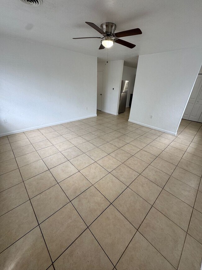 Foto del edificio - 1643 NE 70th St