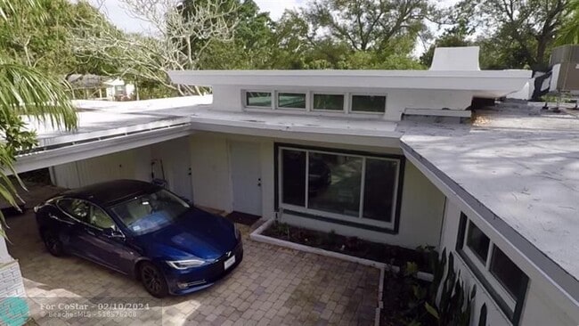 Building Photo - 836 SW 18th Ct